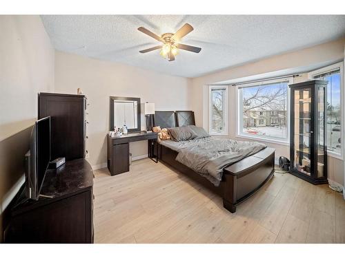 55 Erin Crescent Se, Calgary, AB - Indoor Photo Showing Bedroom