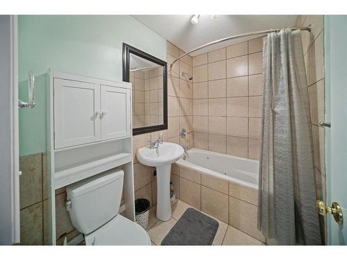 55 Erin Crescent Se, Calgary, AB - Indoor Photo Showing Bathroom