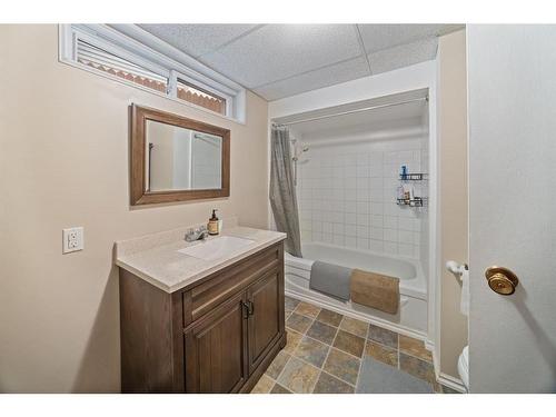 55 Erin Crescent Se, Calgary, AB - Indoor Photo Showing Bathroom