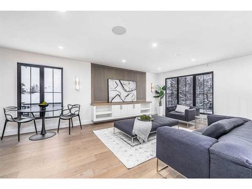 2040 56 Avenue Sw, Calgary, AB - Indoor Photo Showing Living Room