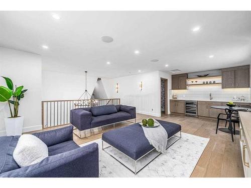 2040 56 Avenue Sw, Calgary, AB - Indoor Photo Showing Living Room