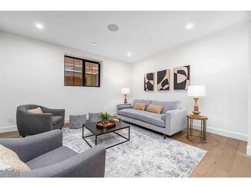 2040 56 Avenue Sw, Calgary, AB - Indoor Photo Showing Living Room