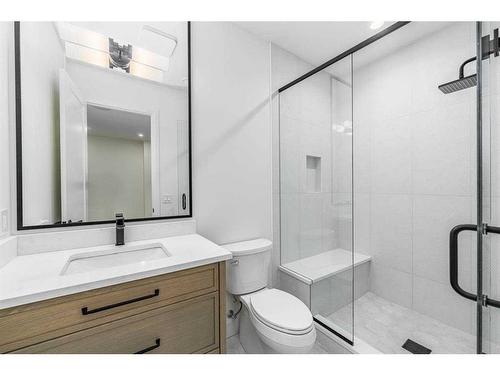 2040 56 Avenue Sw, Calgary, AB - Indoor Photo Showing Bathroom