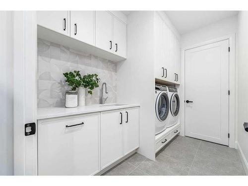 2040 56 Avenue Sw, Calgary, AB - Indoor Photo Showing Laundry Room