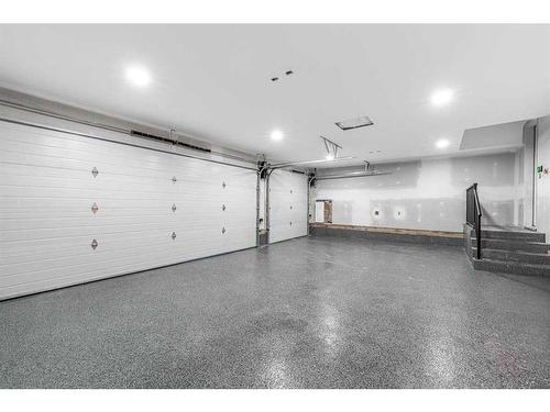 2040 56 Avenue Sw, Calgary, AB - Indoor Photo Showing Garage