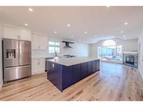 1435 42 Street Ne, Calgary, AB - Indoor Photo Showing Kitchen With Upgraded Kitchen