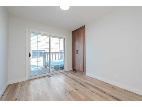 1435 42 Street Ne, Calgary, AB - Indoor Photo Showing Other Room