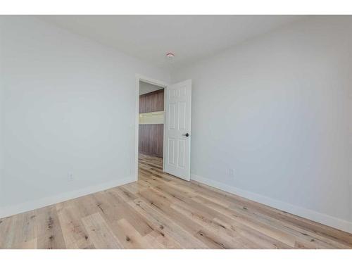 1435 42 Street Ne, Calgary, AB - Indoor Photo Showing Other Room