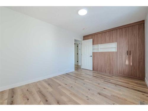 1435 42 Street Ne, Calgary, AB - Indoor Photo Showing Other Room