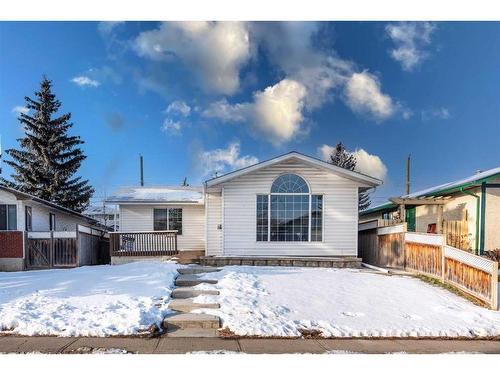 1435 42 Street Ne, Calgary, AB - Outdoor