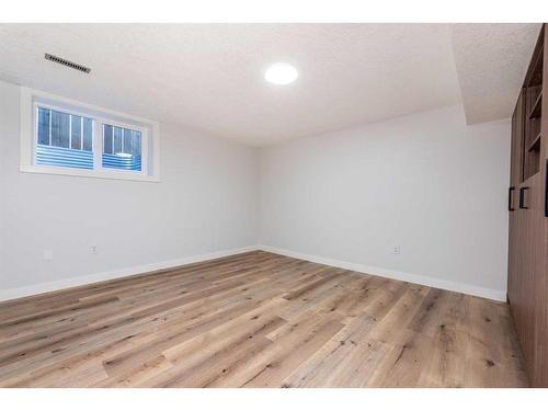 1435 42 Street Ne, Calgary, AB - Indoor Photo Showing Other Room