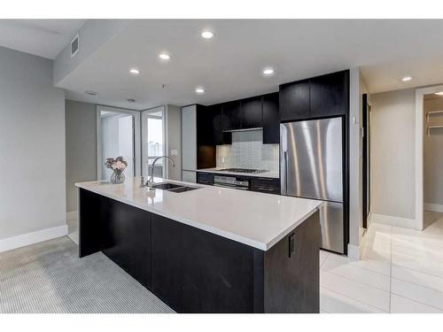 2502-1111 10 Street Sw, Calgary, AB - Indoor Photo Showing Kitchen With Stainless Steel Kitchen With Double Sink With Upgraded Kitchen