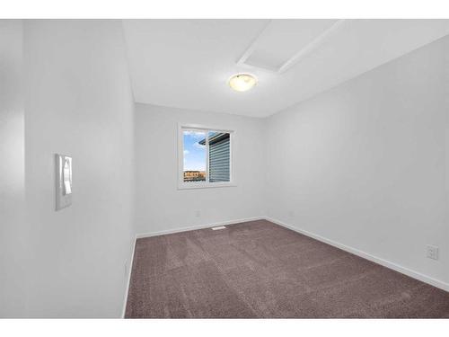 800 Windbury Street, Airdrie, AB - Indoor Photo Showing Other Room