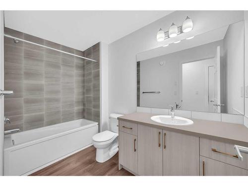 800 Windbury Street, Airdrie, AB - Indoor Photo Showing Bathroom