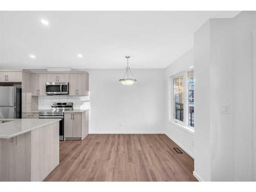 800 Windbury Street, Airdrie, AB - Indoor Photo Showing Kitchen With Upgraded Kitchen