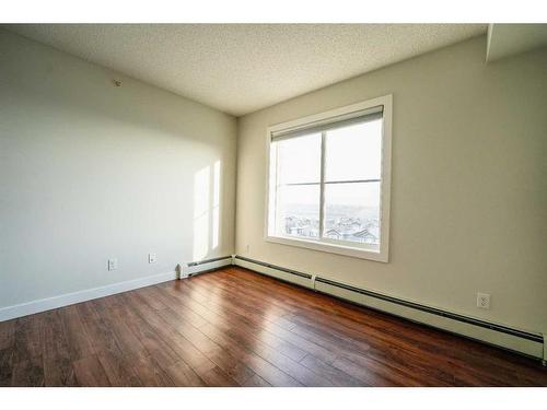 425-195 Kincora Glen Road Nw, Calgary, AB - Indoor Photo Showing Other Room