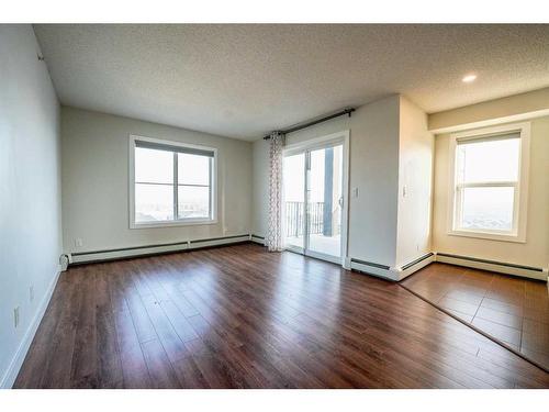 425-195 Kincora Glen Road Nw, Calgary, AB - Indoor Photo Showing Other Room