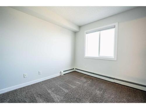 425-195 Kincora Glen Road Nw, Calgary, AB - Indoor Photo Showing Other Room