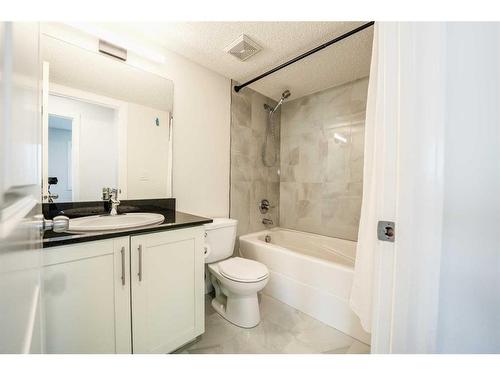 425-195 Kincora Glen Road Nw, Calgary, AB - Indoor Photo Showing Bathroom