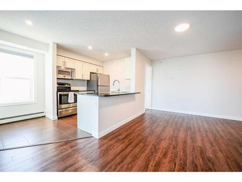 425-195 Kincora Glen Road Nw, Calgary, AB - Indoor Photo Showing Kitchen