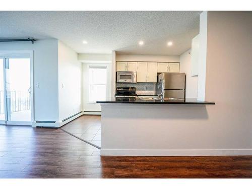 425-195 Kincora Glen Road Nw, Calgary, AB - Indoor Photo Showing Kitchen