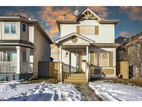 8 Martinglen Mews Ne, Calgary, AB - Outdoor