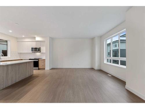 511-857 Belmont Drive Sw, Calgary, AB - Indoor Photo Showing Kitchen With Upgraded Kitchen