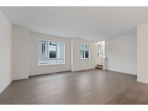 511-857 Belmont Drive Sw, Calgary, AB - Indoor Photo Showing Living Room