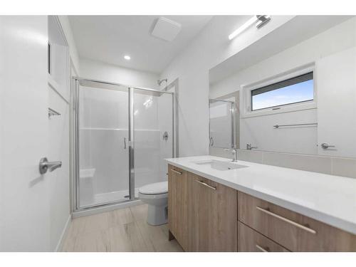 511-857 Belmont Drive Sw, Calgary, AB - Indoor Photo Showing Bathroom