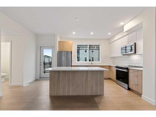 511-857 Belmont Drive Sw, Calgary, AB - Indoor Photo Showing Kitchen With Upgraded Kitchen