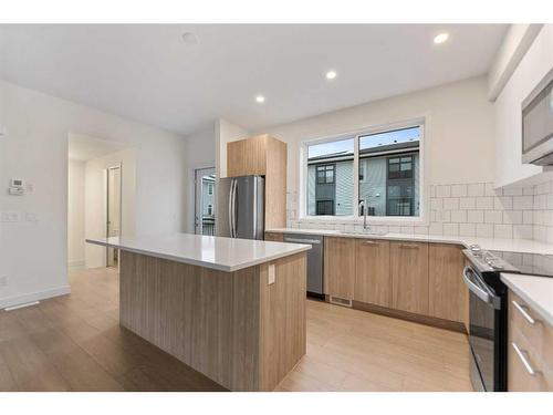 511-857 Belmont Drive Sw, Calgary, AB - Indoor Photo Showing Kitchen With Upgraded Kitchen