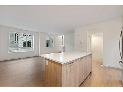 511-857 Belmont Drive Sw, Calgary, AB - Indoor Photo Showing Living Room