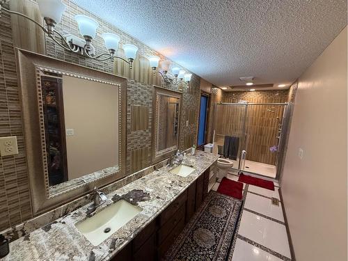 204 Deer Ridge Way Se, Calgary, AB - Indoor Photo Showing Bathroom