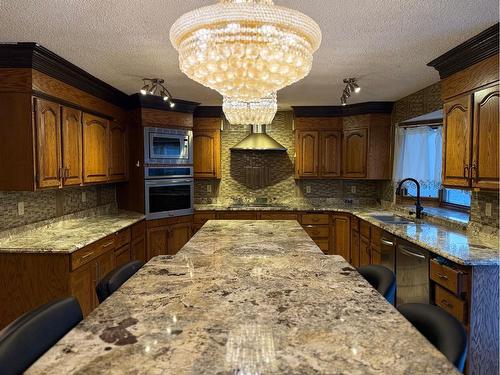 204 Deer Ridge Way Se, Calgary, AB - Indoor Photo Showing Kitchen With Double Sink