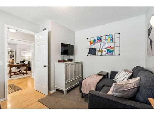 111 Inverness Drive Se, Calgary, AB - Indoor