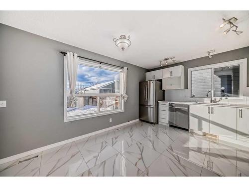 109 Tuscany Drive Nw, Calgary, AB - Indoor Photo Showing Kitchen