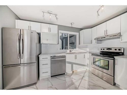 109 Tuscany Drive Nw, Calgary, AB - Indoor Photo Showing Kitchen