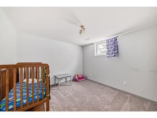 1735 19 Avenue Nw, Calgary, AB - Indoor Photo Showing Bedroom