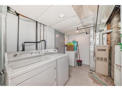 1735 19 Avenue Nw, Calgary, AB - Indoor Photo Showing Laundry Room