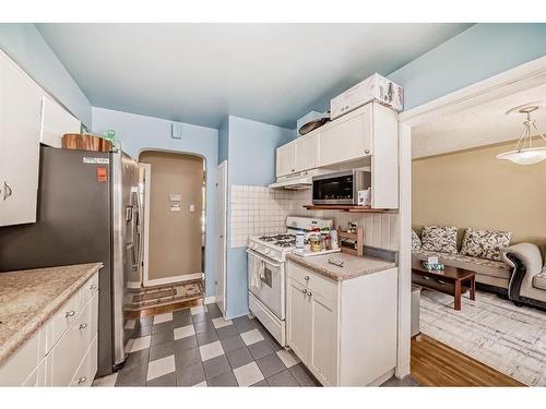 1735 19 Avenue Nw, Calgary, AB - Indoor Photo Showing Kitchen