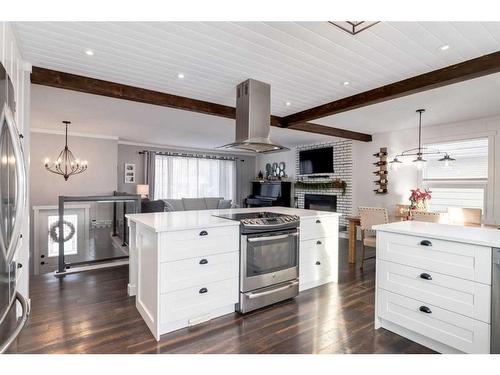 251 Queen Charlotte Way Se, Calgary, AB - Indoor Photo Showing Kitchen