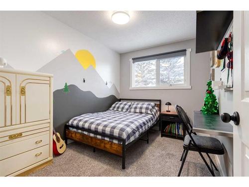 251 Queen Charlotte Way Se, Calgary, AB - Indoor Photo Showing Bedroom