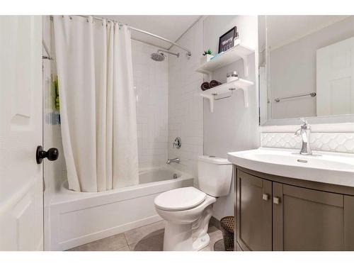 251 Queen Charlotte Way Se, Calgary, AB - Indoor Photo Showing Bathroom