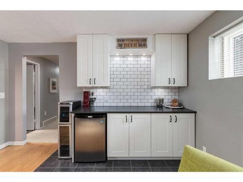 251 Queen Charlotte Way Se, Calgary, AB - Indoor Photo Showing Kitchen