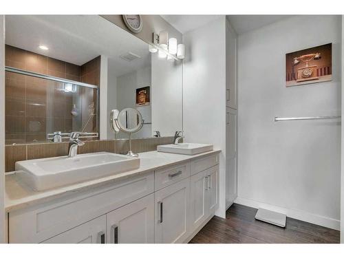 206-20 Walgrove Walk Se, Calgary, AB - Indoor Photo Showing Bathroom