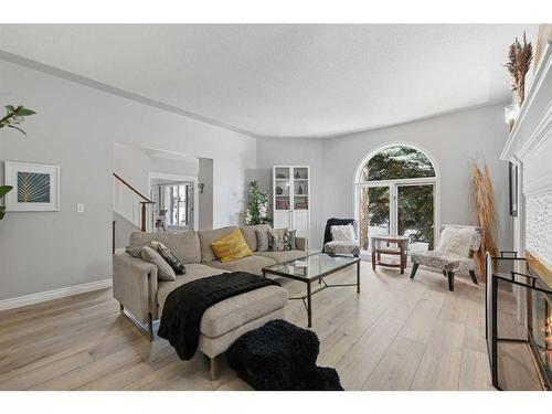 145 Candle Place Sw, Calgary, AB - Indoor Photo Showing Living Room