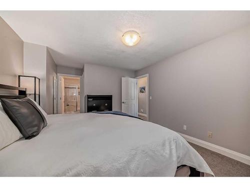 279 Springborough Way Sw, Calgary, AB - Indoor Photo Showing Bedroom