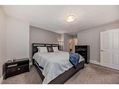 279 Springborough Way Sw, Calgary, AB - Indoor Photo Showing Bedroom