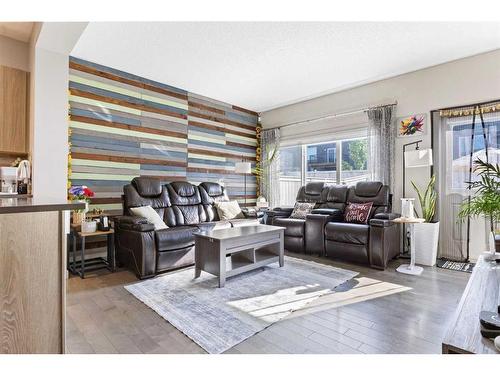 18 Evanscrest Terrace Nw, Calgary, AB - Indoor Photo Showing Living Room