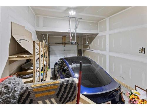 18 Evanscrest Terrace Nw, Calgary, AB - Indoor Photo Showing Garage